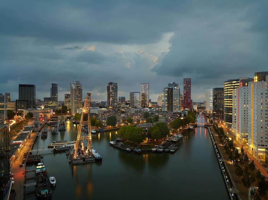 Apartamento Stunning View Apt Free Parking Róterdam Exterior foto