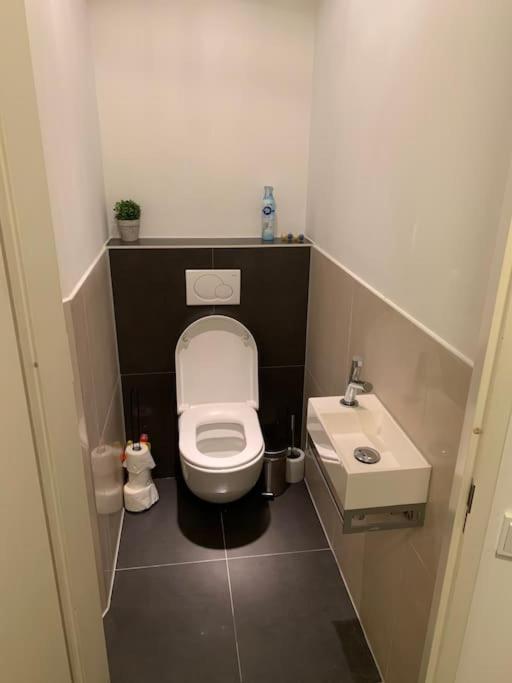 Apartamento Stunning View Apt Free Parking Róterdam Exterior foto