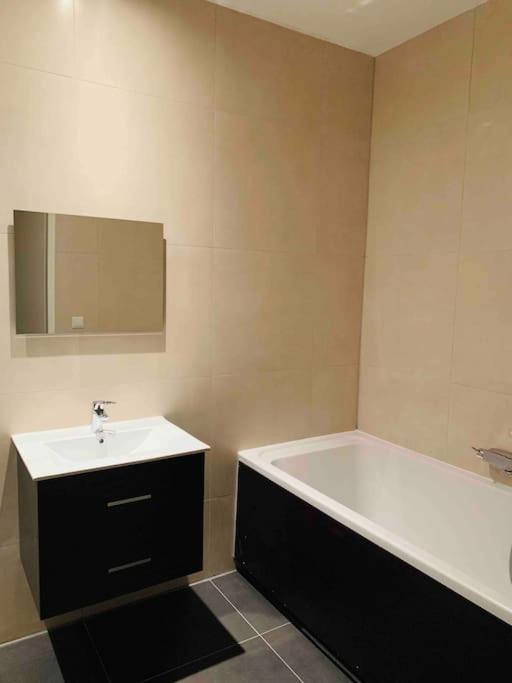 Apartamento Stunning View Apt Free Parking Róterdam Exterior foto