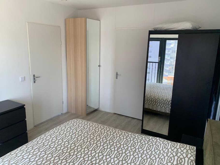 Apartamento Stunning View Apt Free Parking Róterdam Exterior foto