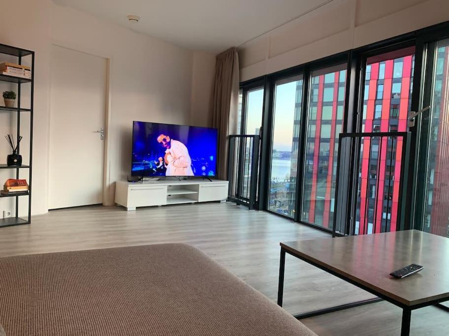 Apartamento Stunning View Apt Free Parking Róterdam Exterior foto