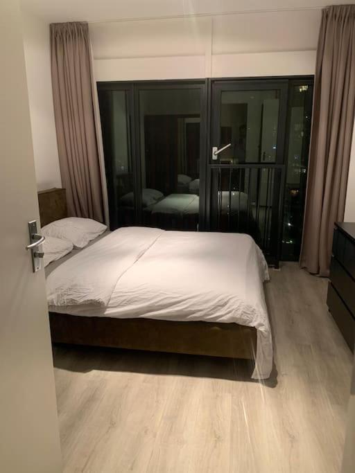 Apartamento Stunning View Apt Free Parking Róterdam Exterior foto