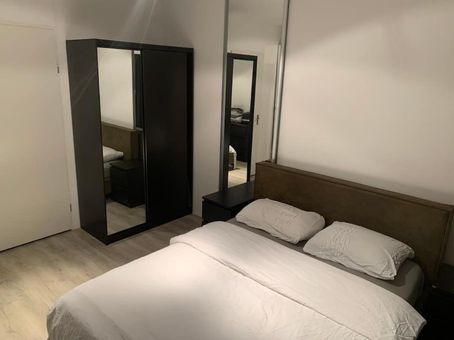 Apartamento Stunning View Apt Free Parking Róterdam Exterior foto