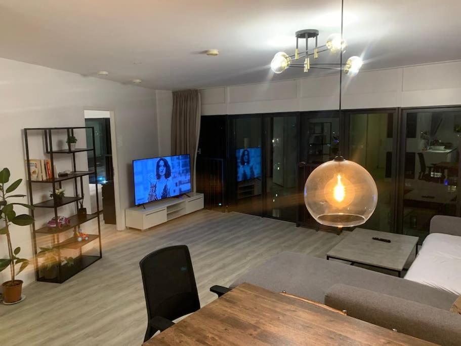 Apartamento Stunning View Apt Free Parking Róterdam Exterior foto